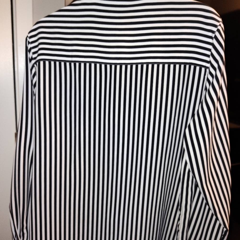 Blouse - Picture 2 of 6
